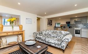 Pass The Keys Lovely 1 Bed Apartment With Free Parking